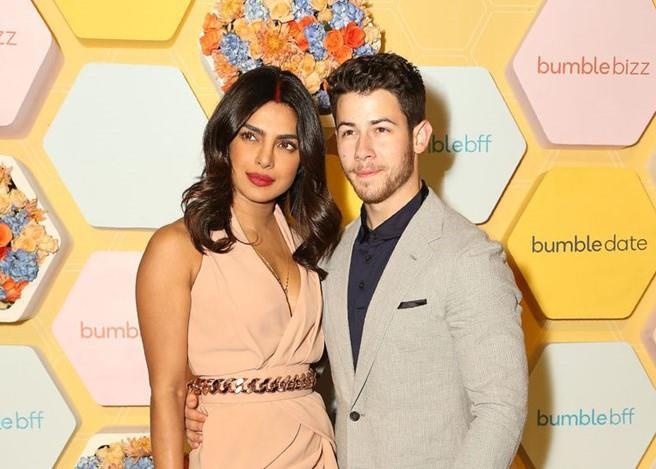 Priyanka Chopra muon co con voi chong kem tuoi anh 2