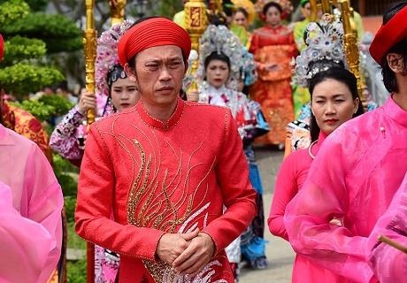 Nghe si Hoai Linh lam le ruoc kieu trong ngay gio To nghe hinh anh