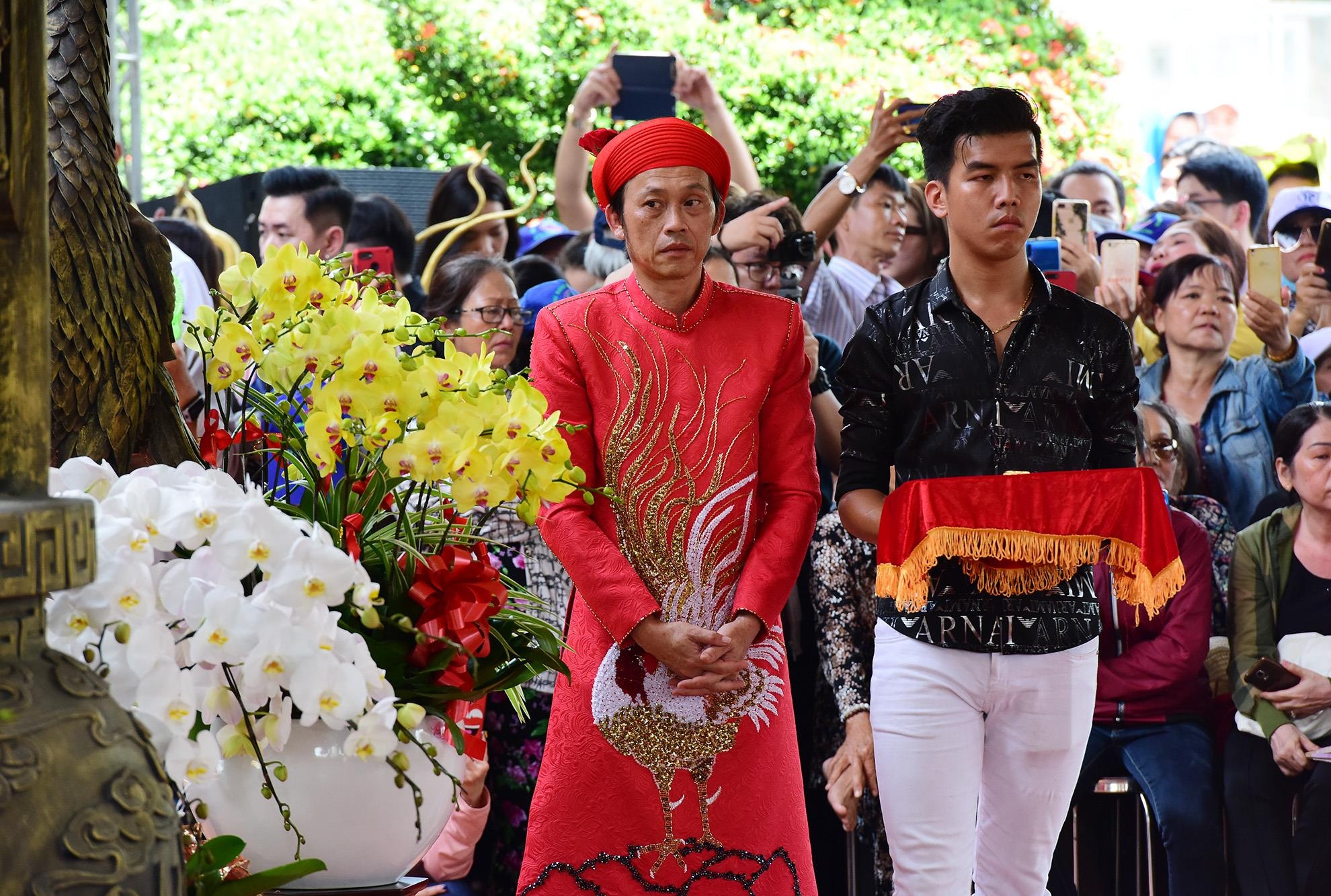 hoai linh lam le cung to anh 3