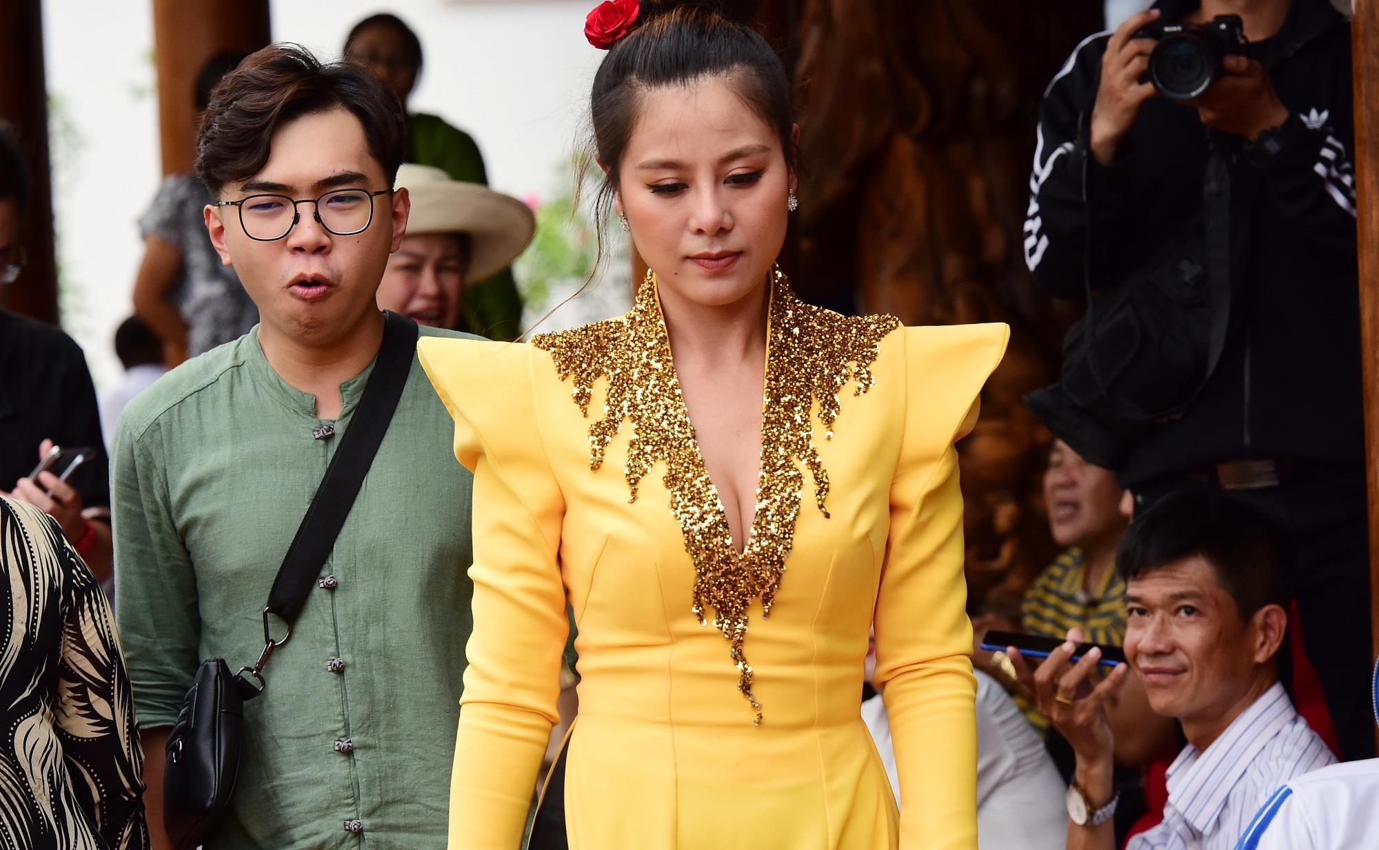 hồ ngọc hà, trấn thành mặc giản dị tới lễ giỗ Tổ ảnh 10 ho ngoc ha, tran thanh mac gian di toi le gio To anh 10