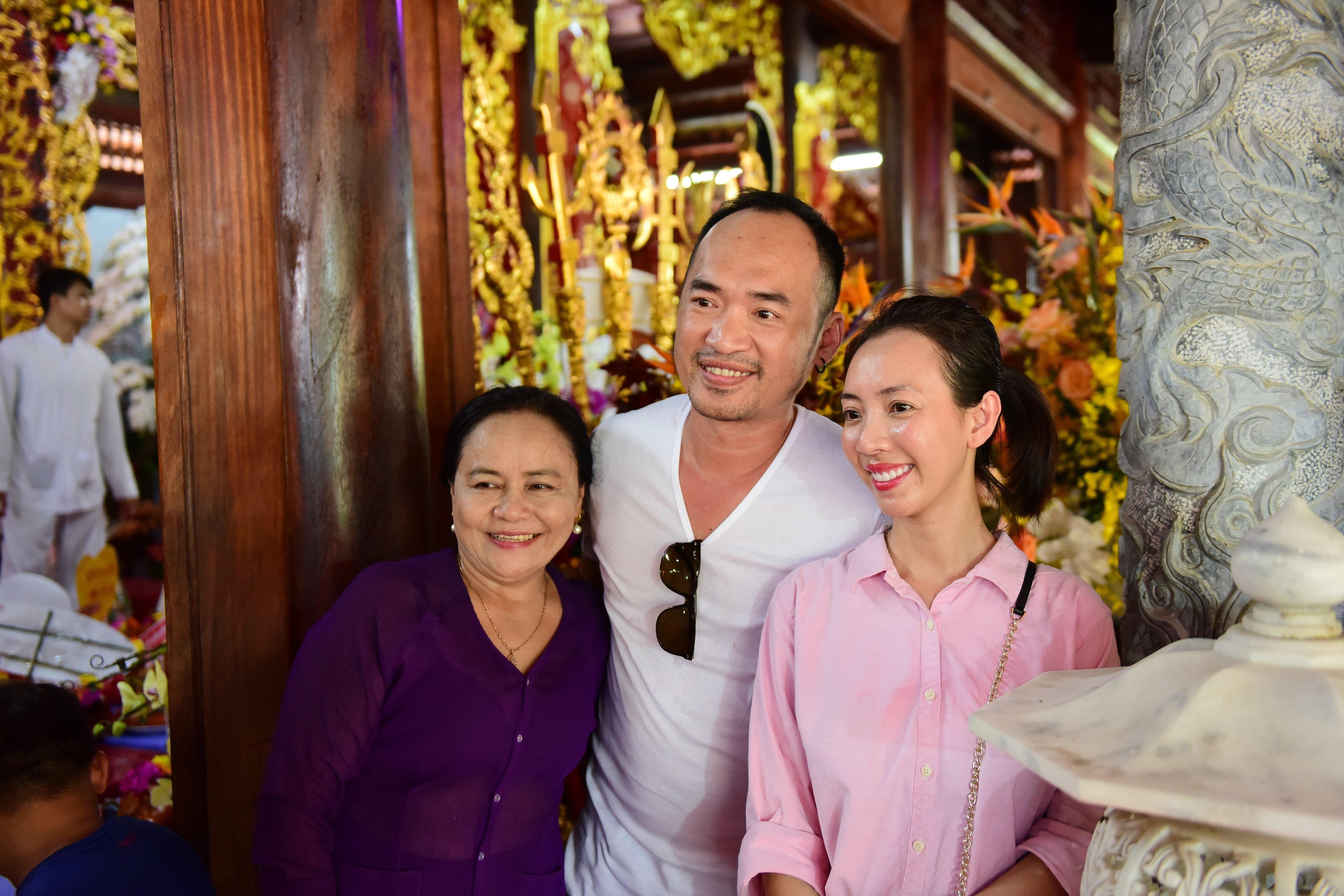 hồ ngọc hà, trấn thành mặc giản dị tới lễ giỗ Tổ ảnh 11 ho ngoc ha, tran thanh mac gian di toi le gio To anh 11