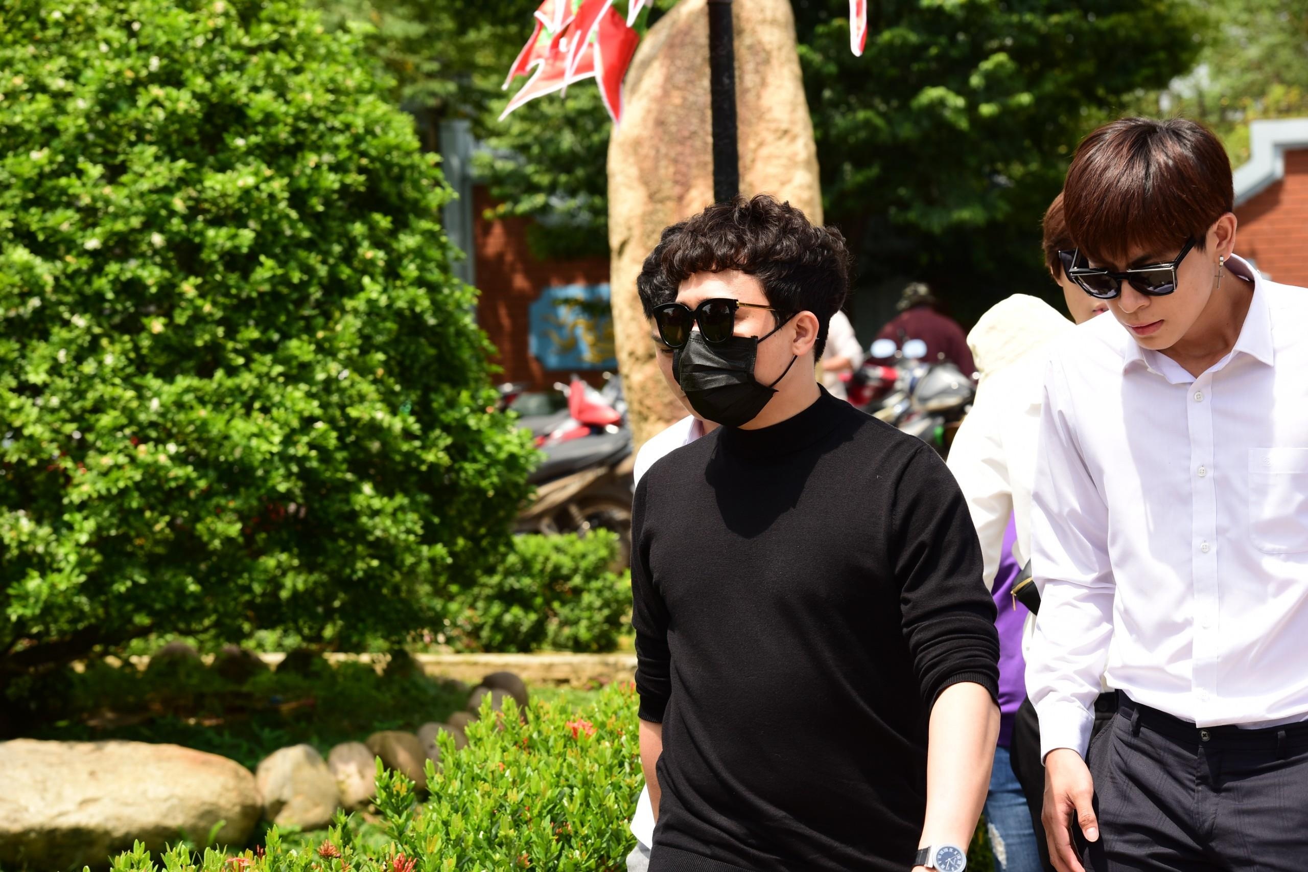 hồ ngọc hà, trấn thành mặc giản dị tới lễ giỗ Tổ ảnh 2 ho ngoc ha, tran thanh mac gian di toi le gio To anh 2