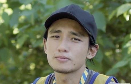 Huu Vi xuat hien voi ngoai hinh gay go, kem sac hinh anh