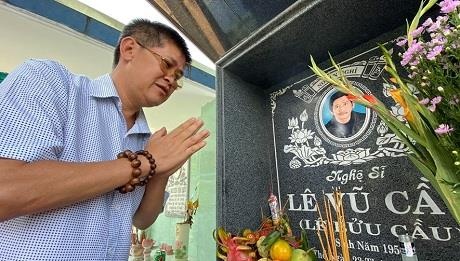 Phuoc Sang va nhieu nghe si toi vieng mo dien vien Le Vu Cau hinh anh