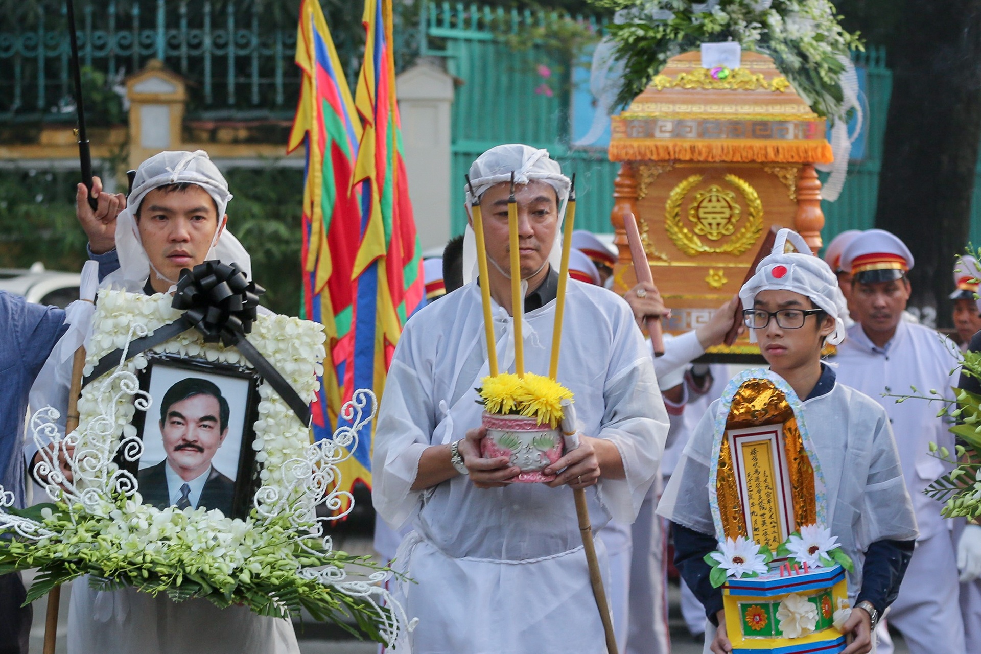 vo con khoc ngat o le di tang anh 8