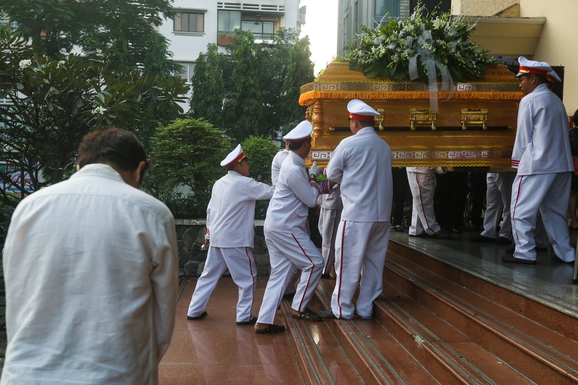 vo con khoc ngat o le di tang anh 7