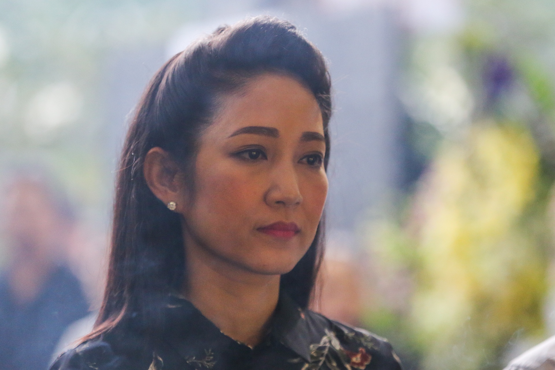 NSUT Thanh Loc, Thanh Thuy dua tien nghe si The Anh ve noi an nghi hinh anh