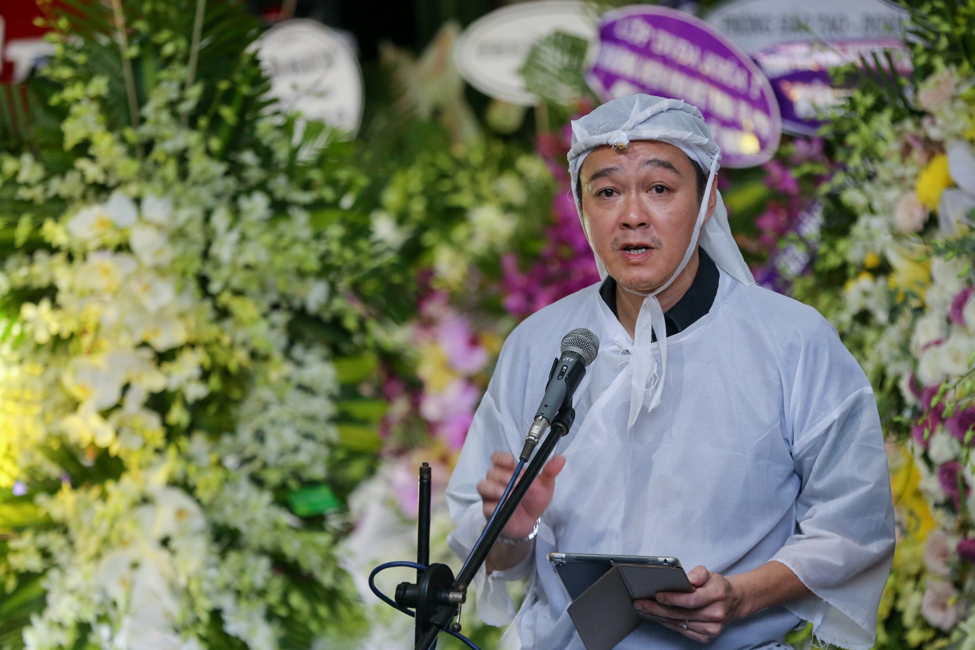 vo con khoc ngat o le di tang anh 2