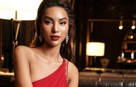 Nguoi mau Kha Trang gap tai nan, bi tu mau dau hinh anh