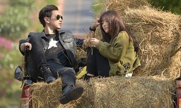 Nhung phan canh lang man giua chong Le Thuy va ban dien hinh anh