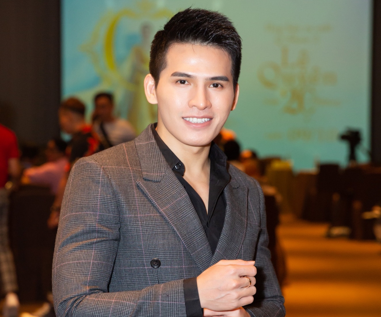 dan sao chuc mung le quyen anh 12