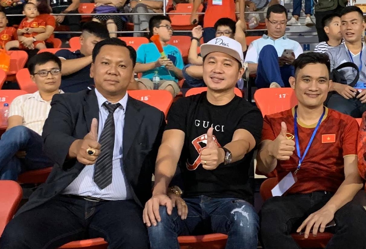 ngọc sơn cổ vũ u22 ảnh 2 ngoc son co vu u22 anh 2