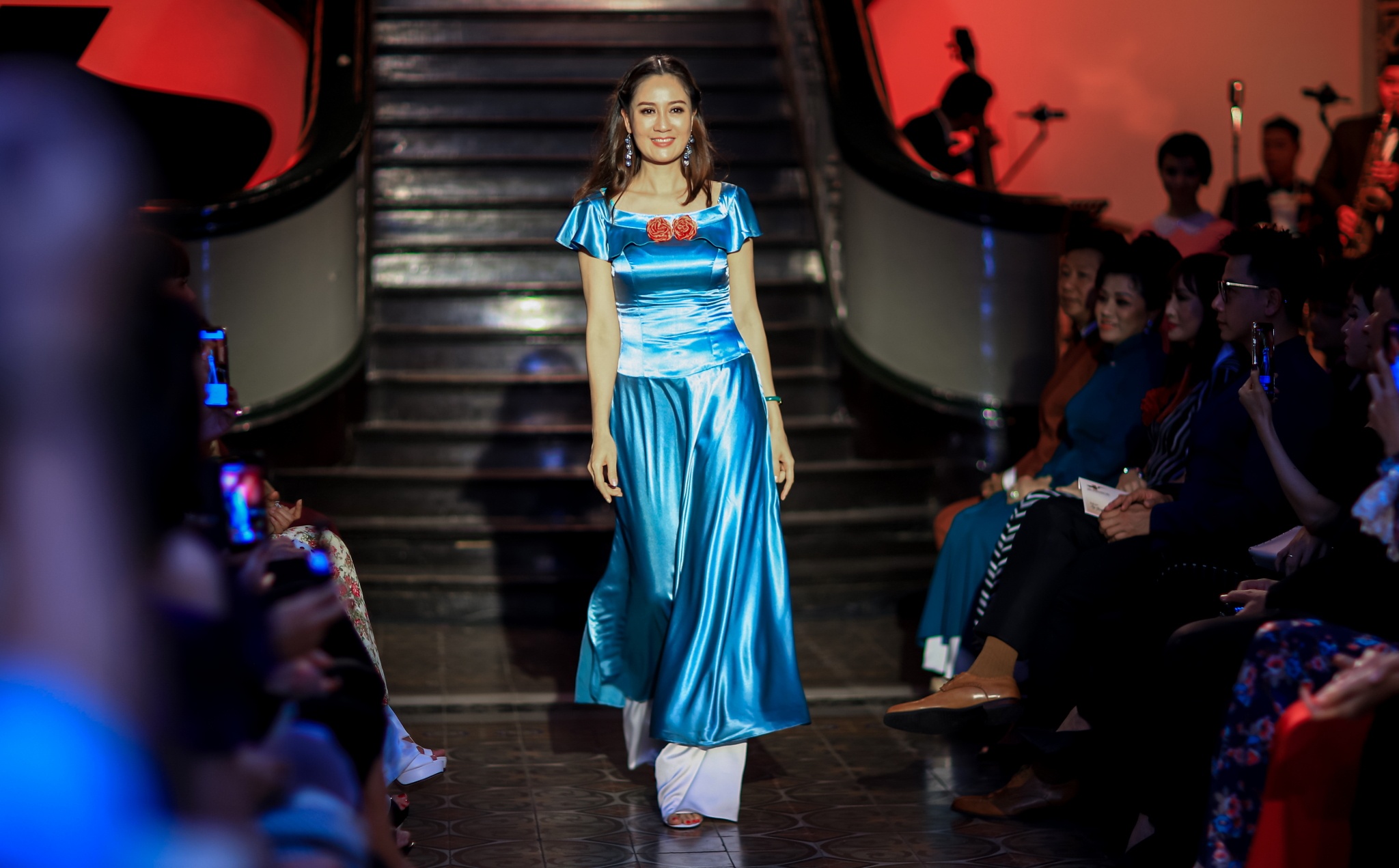 ao dai cua NTK si hoang anh 6