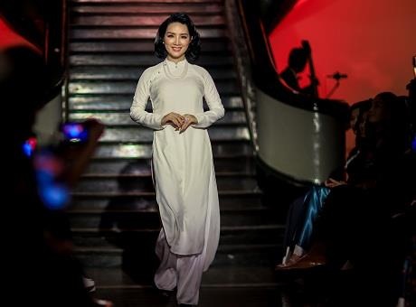 Hoa hau Giang My, Trinh Kim Chi va dan sao Viet nen na trong ta ao dai hinh anh