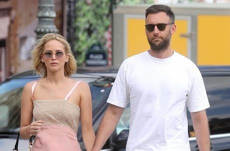 Emma Stone, Kris Jenner va dan sao du le cuoi Jennifer Lawrence hinh anh