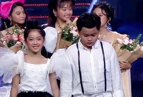 MC Nguyen Khang cong bo nham ten quan quan Giong hat Viet nhi hinh anh