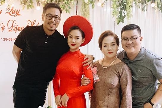 Kieu Oanh len xe hoa sau 4 nam chiu tang chong hinh anh