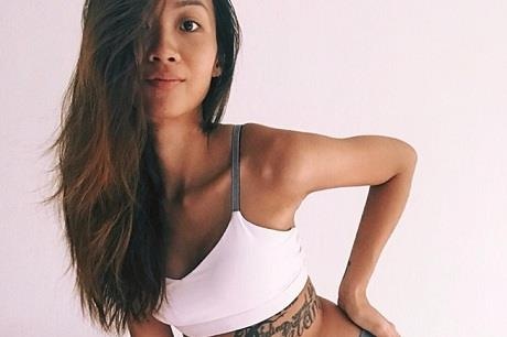 Suboi khoe anh ban nude thoi ky mang bau hinh anh