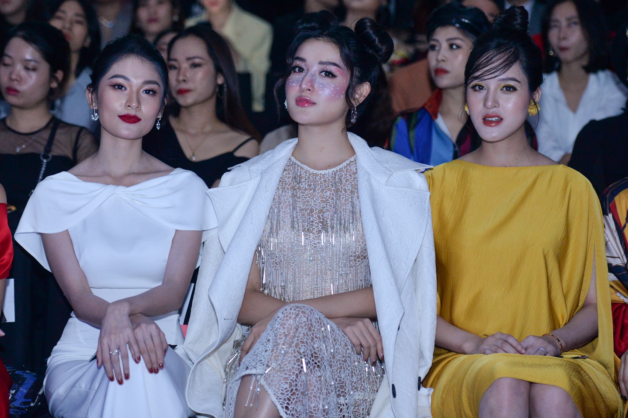 dan hoa hau,  a hau anh 1