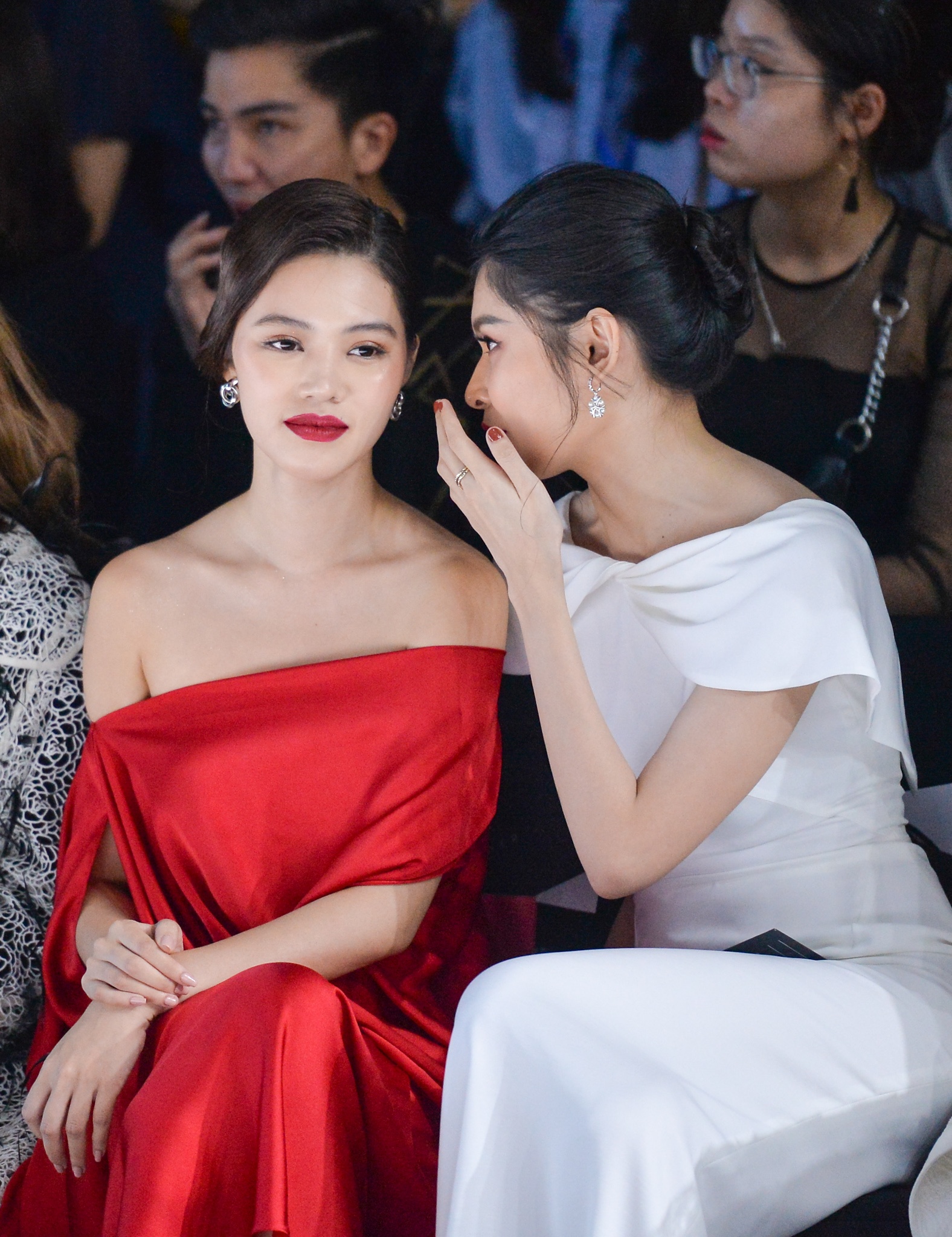 dan hoa hau,  a hau anh 5