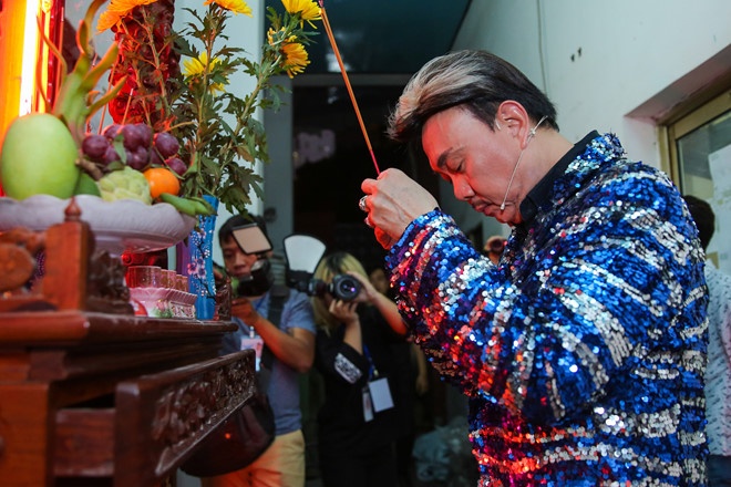 nghe si gan bo voi san khau trong dong anh 8