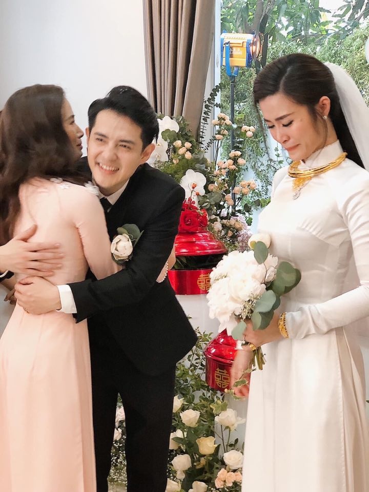 đông nhi khóc trong đám hỏi ảnh 1 dong nhi khoc trong dam hoi anh 1