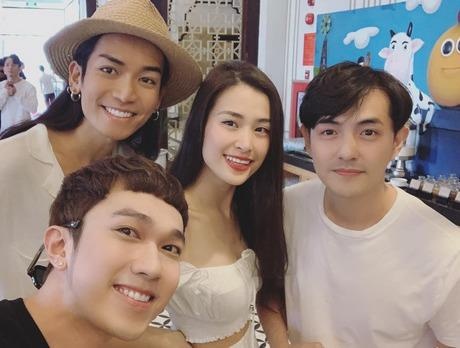 Dong Nhi, Ong Cao Thang xuat hien sau le cuoi xa hoa hinh anh