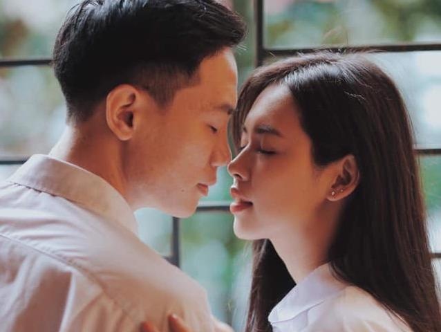 Chuyen tinh 10 nam cua top 5 Hoa hau Hoan vu va ban trai thoi cap 3 hinh anh