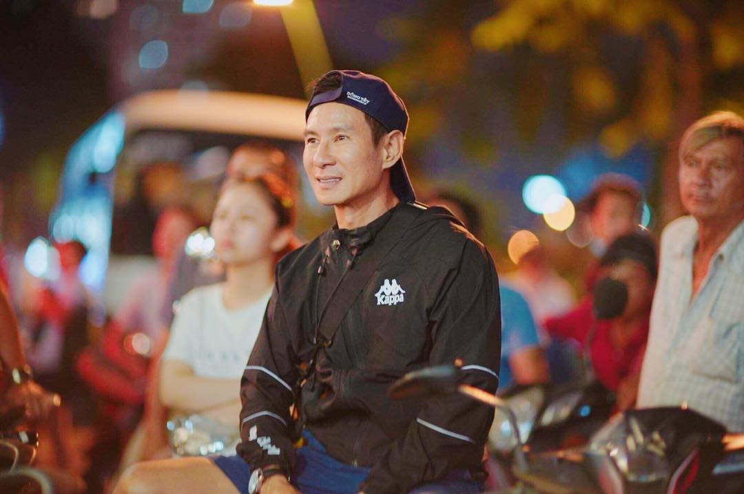 Khoanh khac khoc, cuoi cua nghe si sau tran Viet Nam - Thai Lan hinh anh