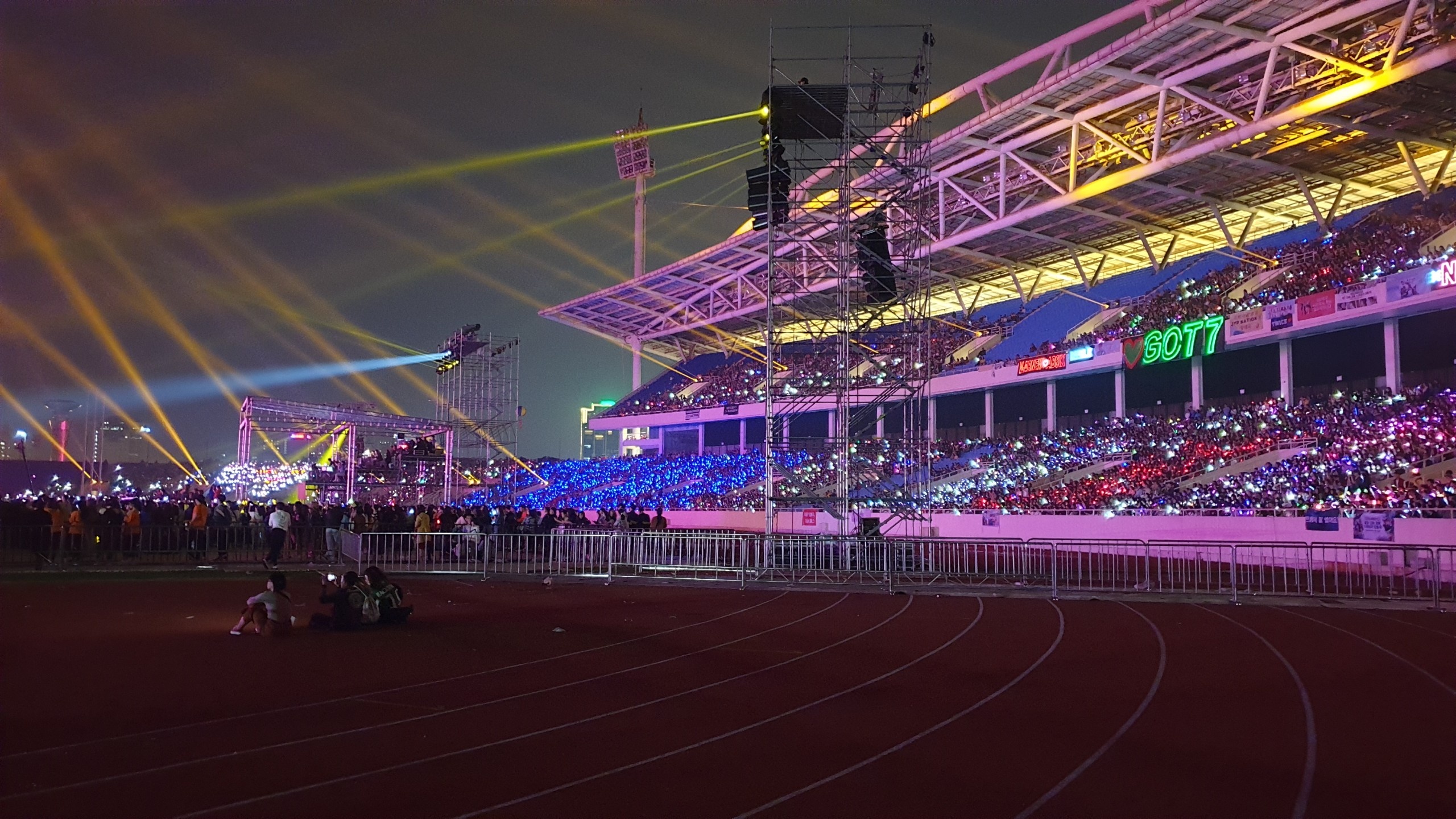 khán giả xem AAA ngồi gần toilet ảnh 7 khan gia xem AAA ngoi gan toilet anh 7