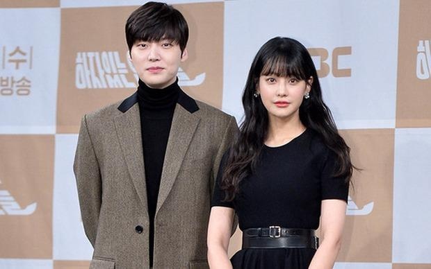 Ahn Jae Hyun xuat hien ben ban gai tin don sau ly hon Goo Hye Sun hinh anh