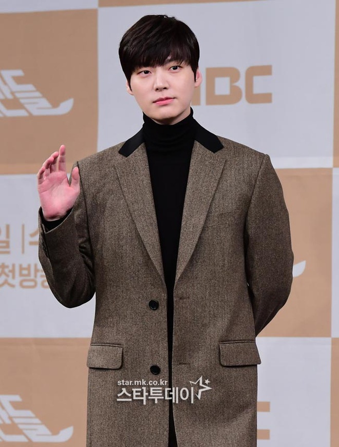Ahn Jae Hyun va ban gai anh 3