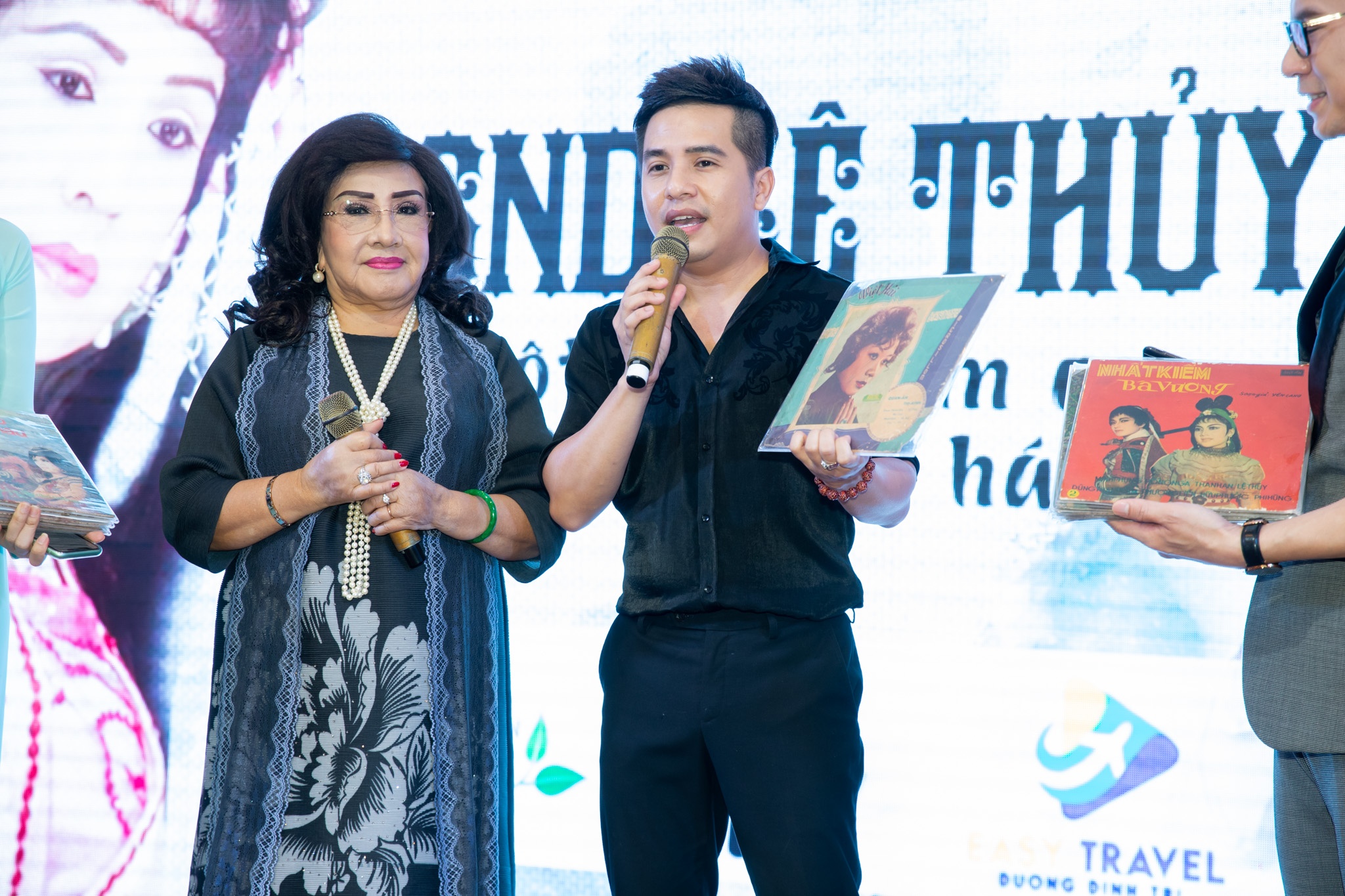 nghệ sĩ lệ thủy ra mắt hồi ký ảnh 3 nghe si le thuy ra mat hoi ky anh 3