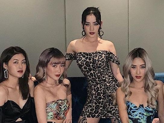 Chi Pu va nhom ban than mac sexy mung sinh nhat Quynh Anh Shyn hinh anh