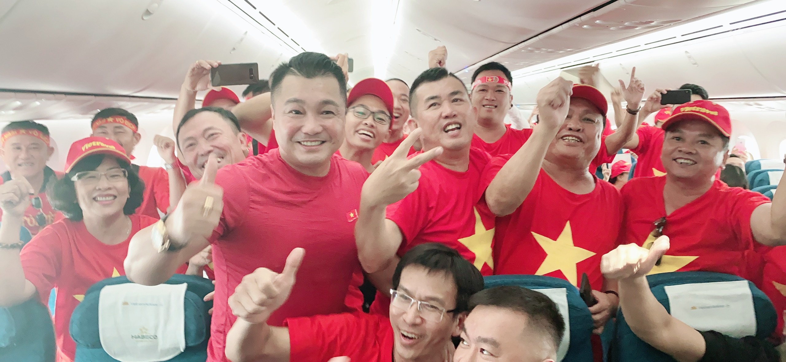 lý hùng, phương thanh cổ vũ u22 việt nam ảnh 2 ly hung, phuong thanh co vu u22 viet nam anh 2