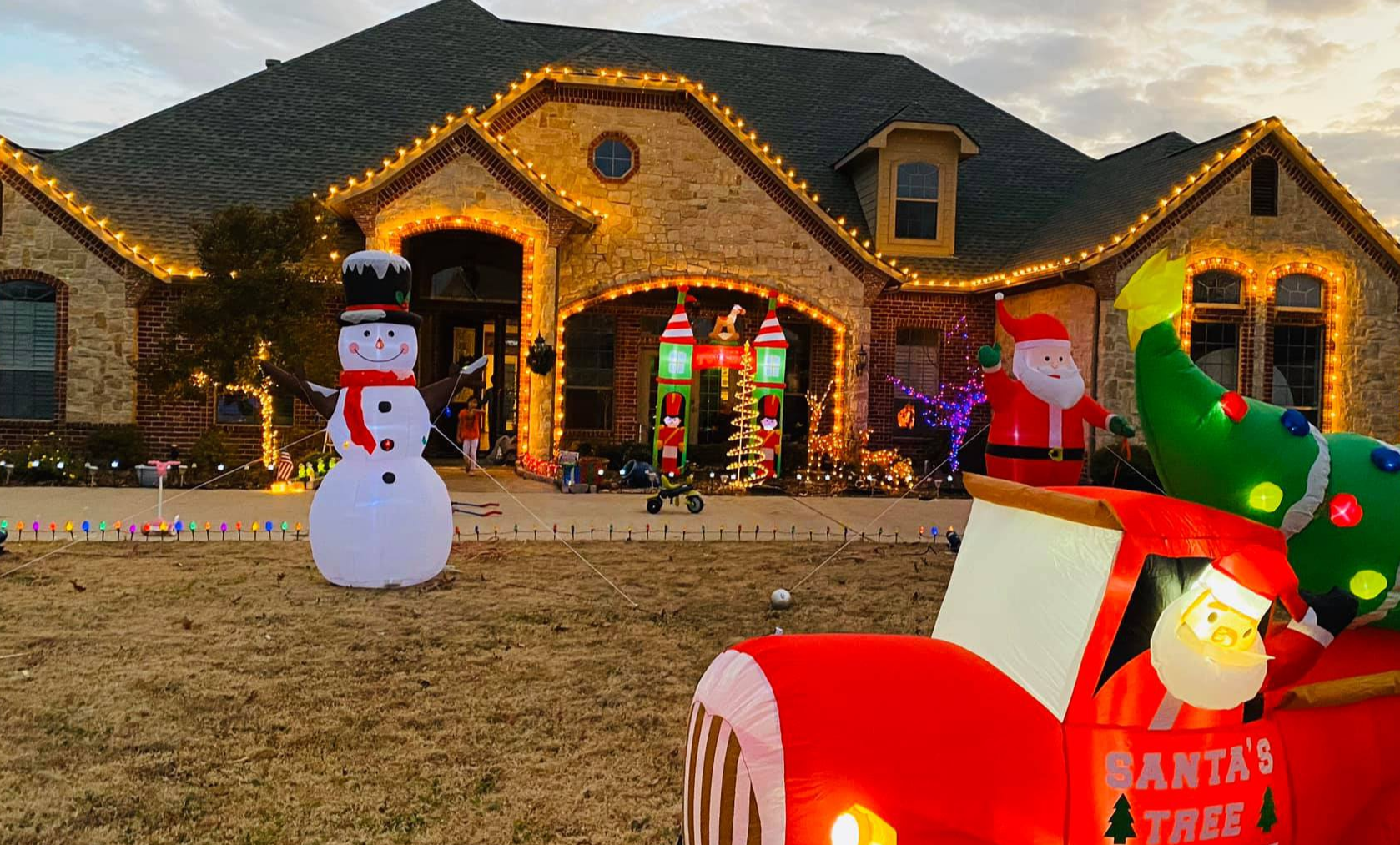 Ben trong ngoi nha cua Hong Ngoc o My hinh anh