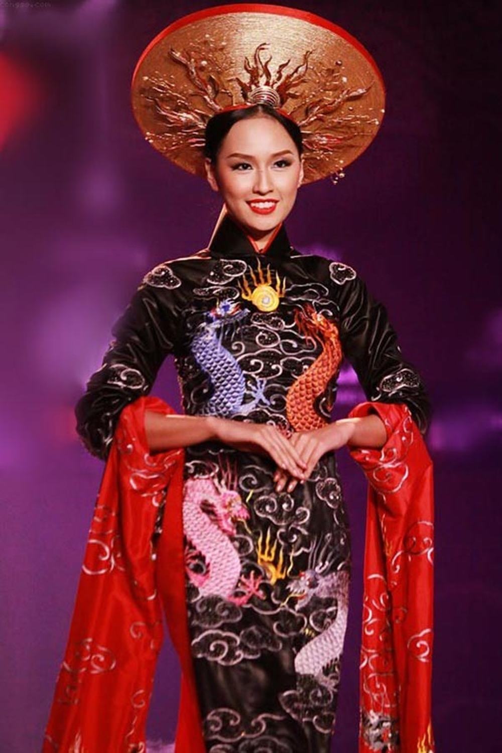 luong thuy linh,  hoa hau the gioi,  nguyen thi huyen,  mai phuong thuy anh 4