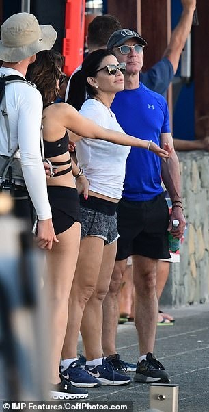 Amazon,  ban gai ty phu Amazon anh 2