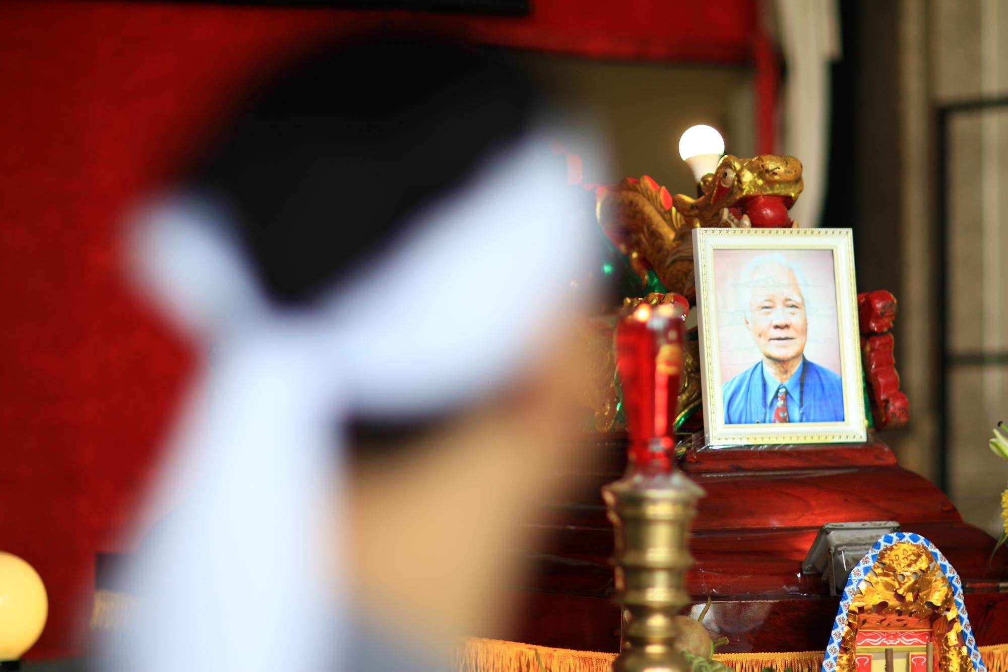 nhac si nguyen van ty qua doi anh 13