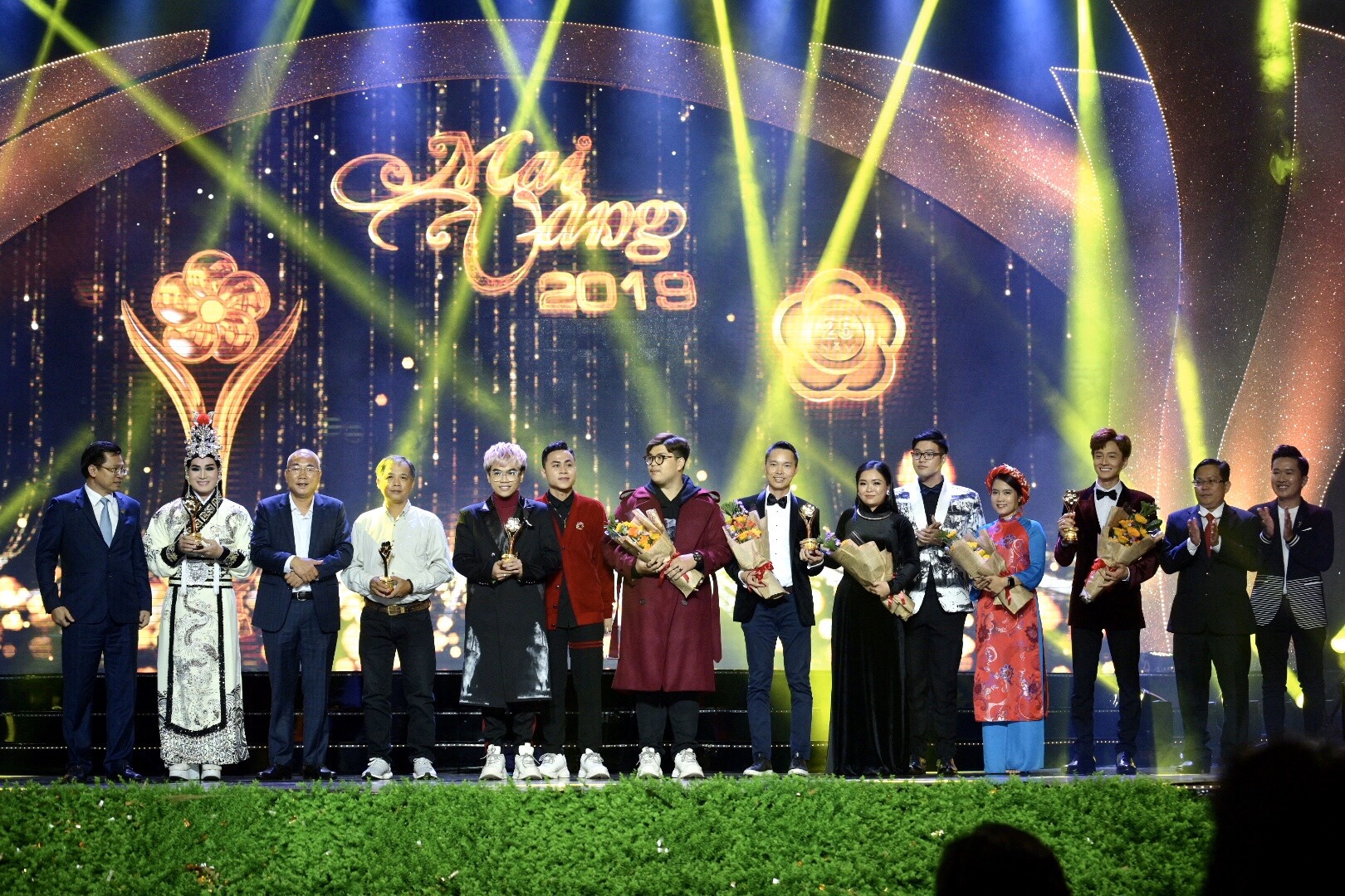 ninh duong lan ngoc nhan giai mai vang anh 1