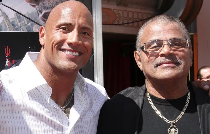 cha cua the rock qua doi anh 1