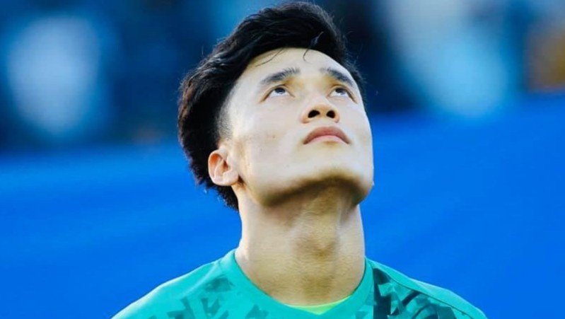 Midu va dan nghe si dong vien thu mon Bui Tien Dung hinh anh