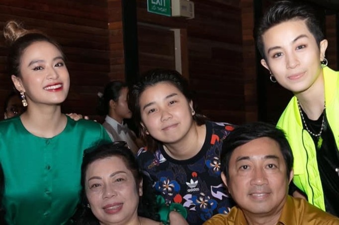 Gil Le dua bo me toi du tiec tat nien cua Hoang Thuy Linh hinh anh