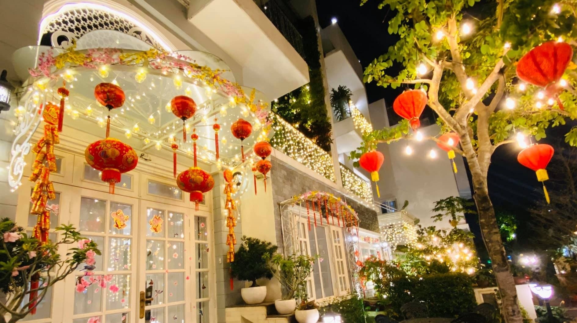 Ben trong biet thu trieu USD cua Thuy Hanh, Trinh Kim Chi ngay Tet hinh anh