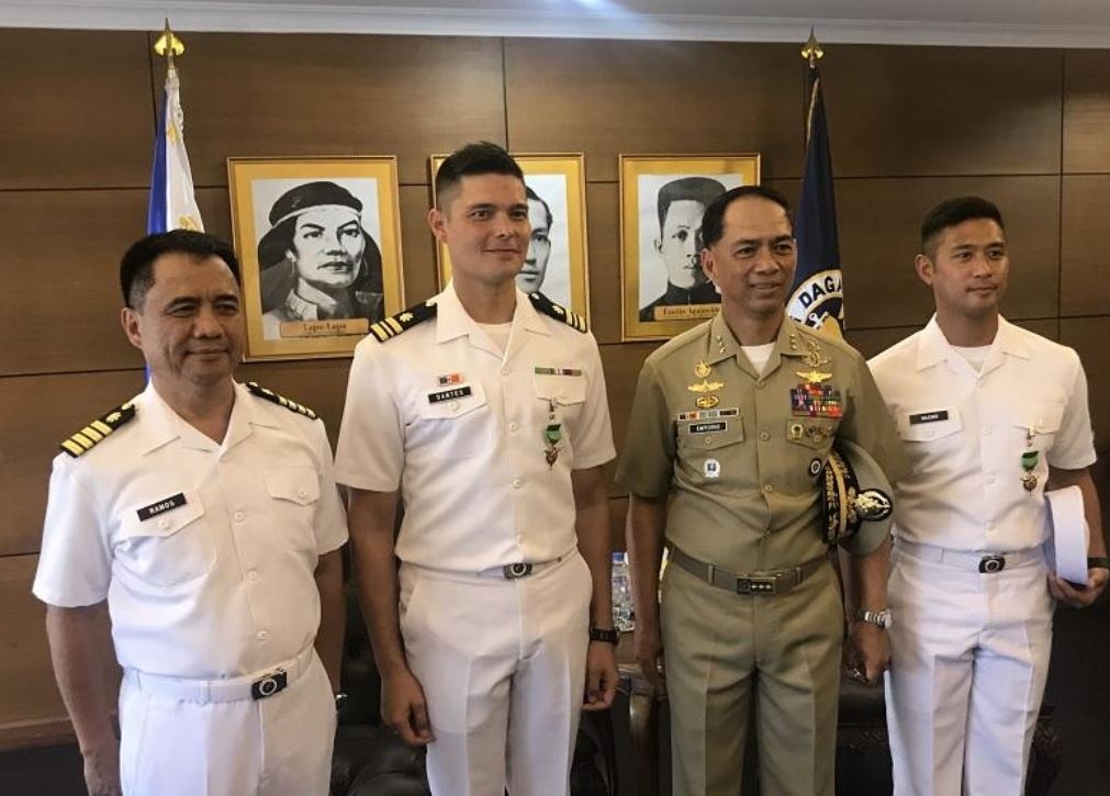 ong xa Marian Rivera nhan ham trung uy anh 1