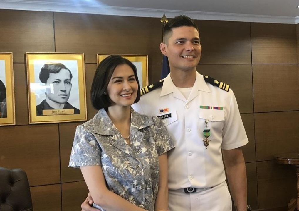 ong xa Marian Rivera nhan ham trung uy anh 3