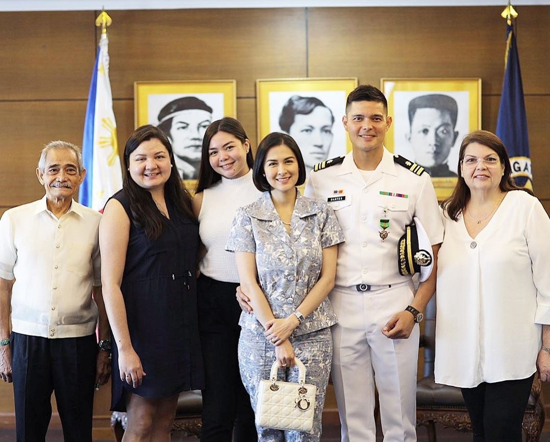 ong xa Marian Rivera nhan ham trung uy anh 4