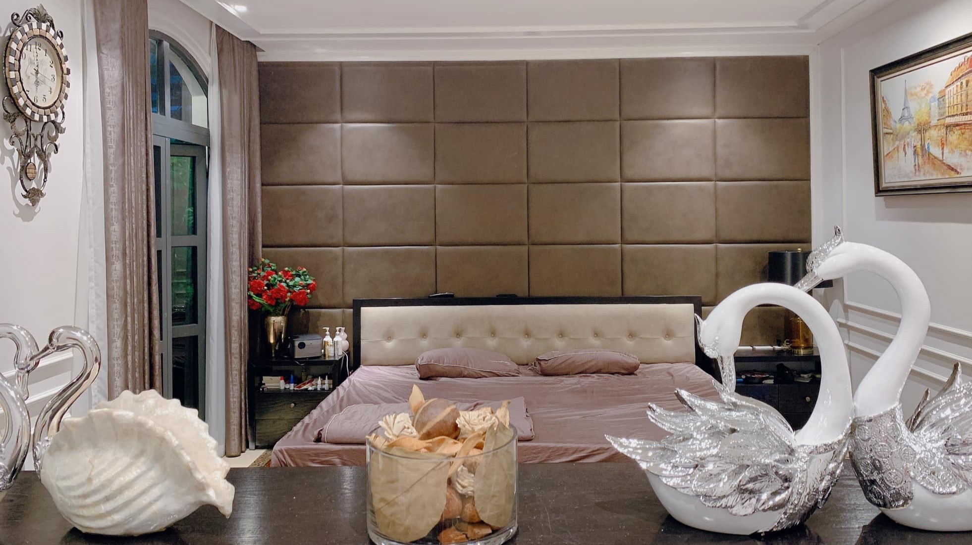 Ben trong biet thu cao cap cua ca si Tuan Hung o Ha Noi hinh anh