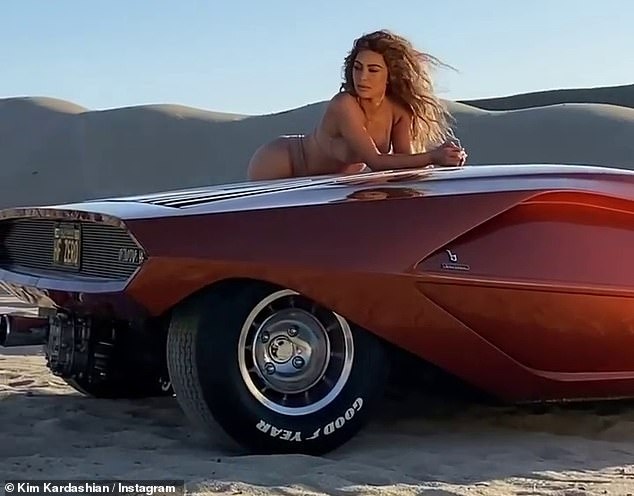 Kim Kardashian mac bikini anh 4