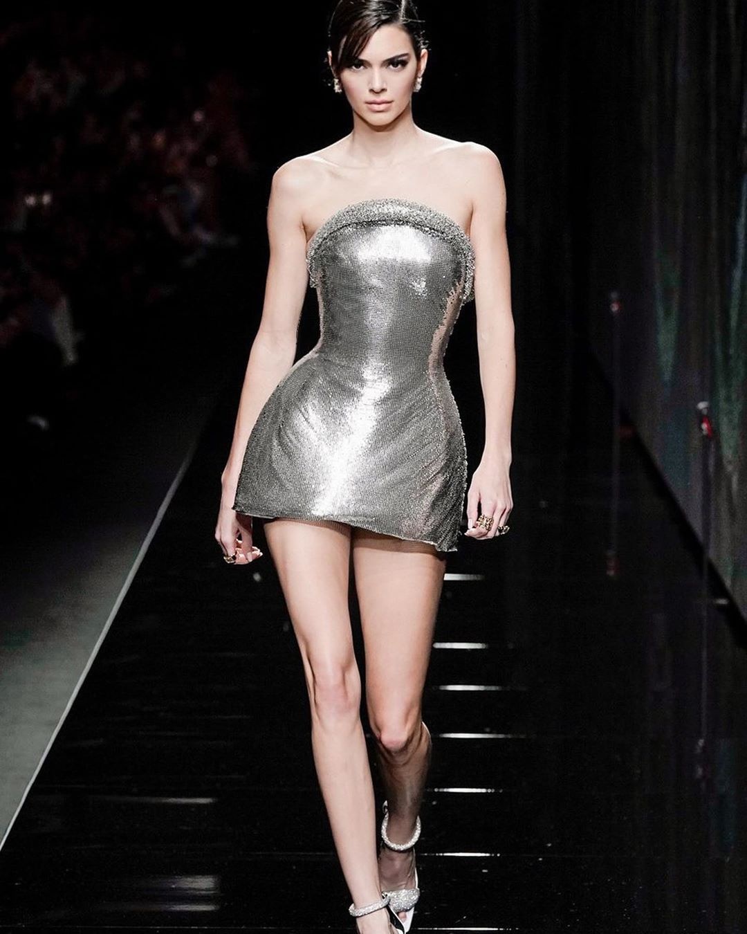 Kendall Jenner lộ chân khẳng khiu ảnh 1 Kendall Jenner lo chan khang khiu anh 1